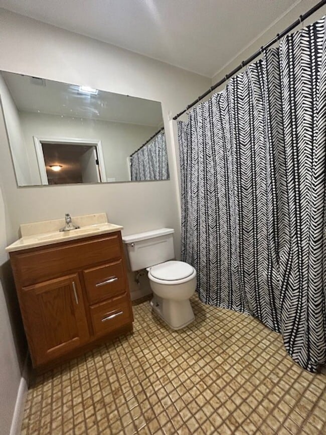 Building Photo - Call Property Manager Tonia Rollins at (50...
