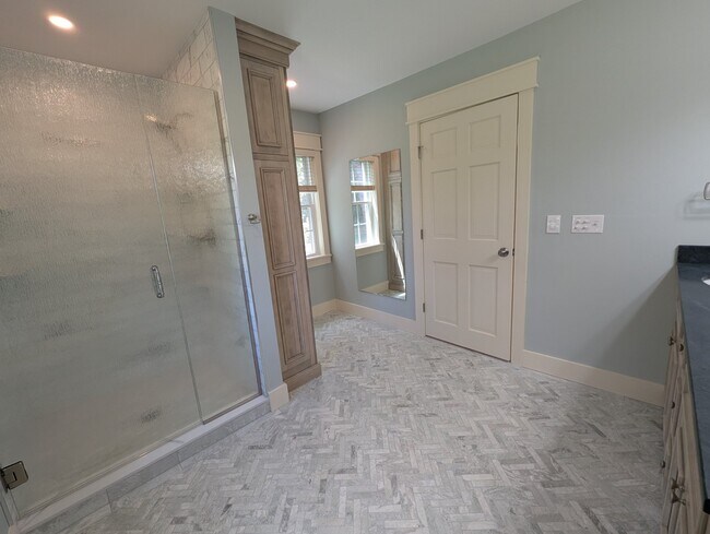 Building Photo - 211 Pine Hill Rd