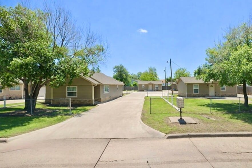 Building Photo - 1604 NW Lindy Ave