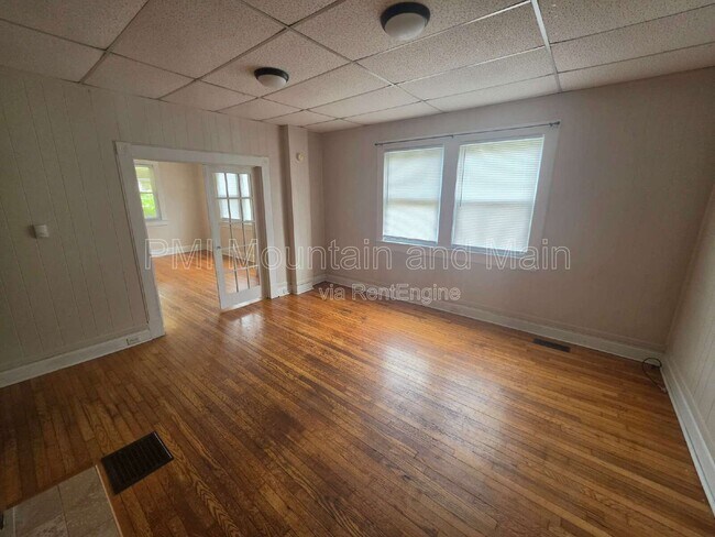 Building Photo - 41 Westwood Pl