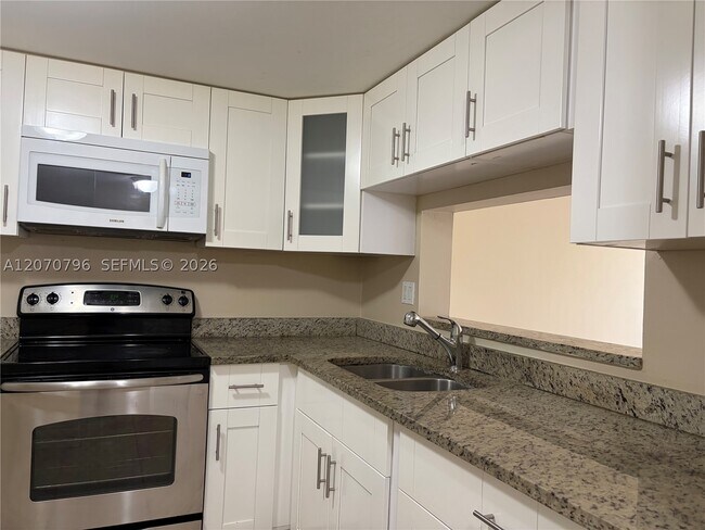 Building Photo - 10865 SW 112th St