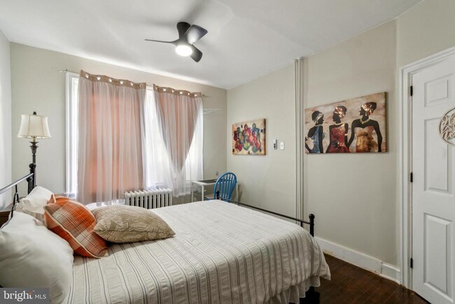 Building Photo - 505 W 19th St