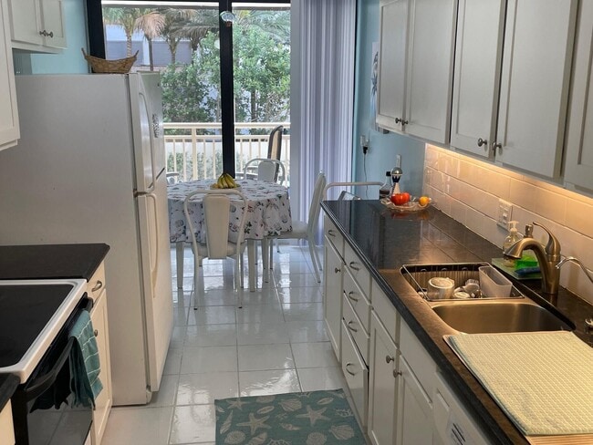 Building Photo - 3400 N Ocean Dr