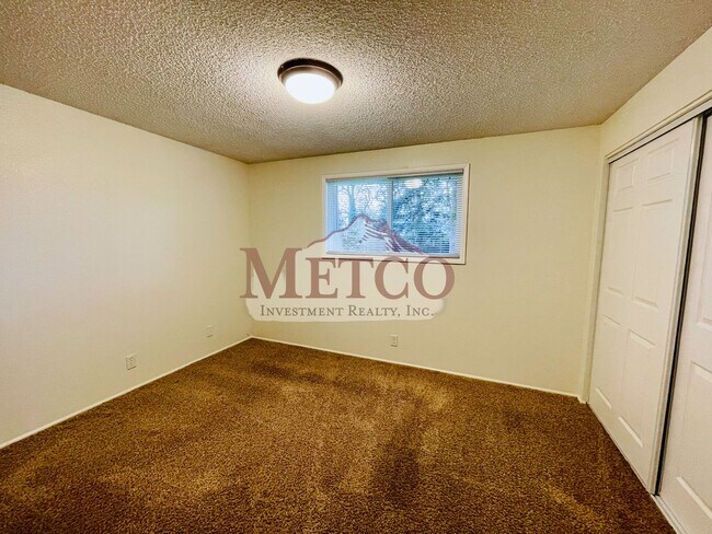 Building Photo - Beautiful 3 Bedroom Home in Eugene on Spacious Lot