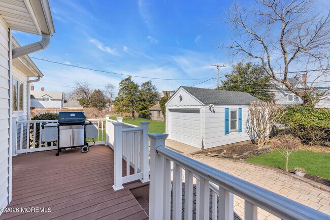 Building Photo - 215 Neptune Pl