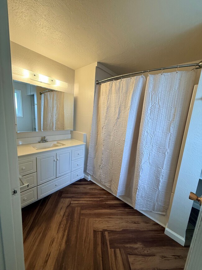 Building Photo - 200 Oregon Terrace