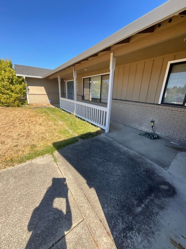 Building Photo - 9018 Andes Ct