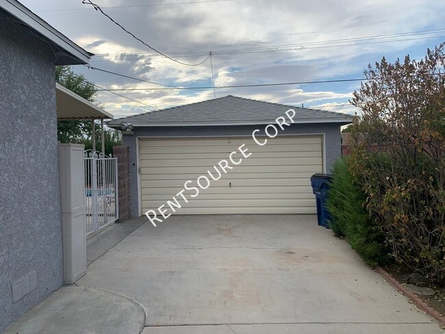 Building Photo - 44415 Lowtree Ave