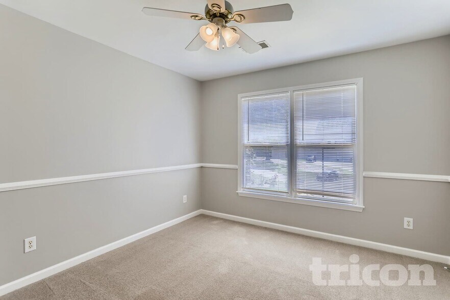 Building Photo - 875 Cedar Creek Dr