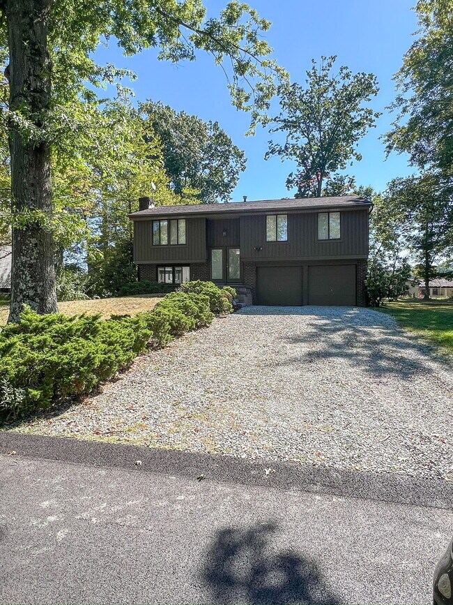 Building Photo - 136 Old Gate Rd