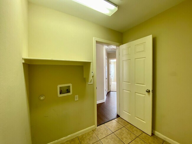 Building Photo - 3323 Alexander Valley Cove