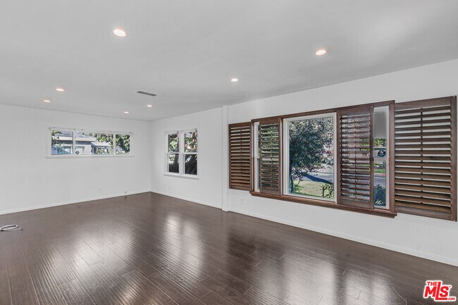 Building Photo - 6701 Blewett Ave