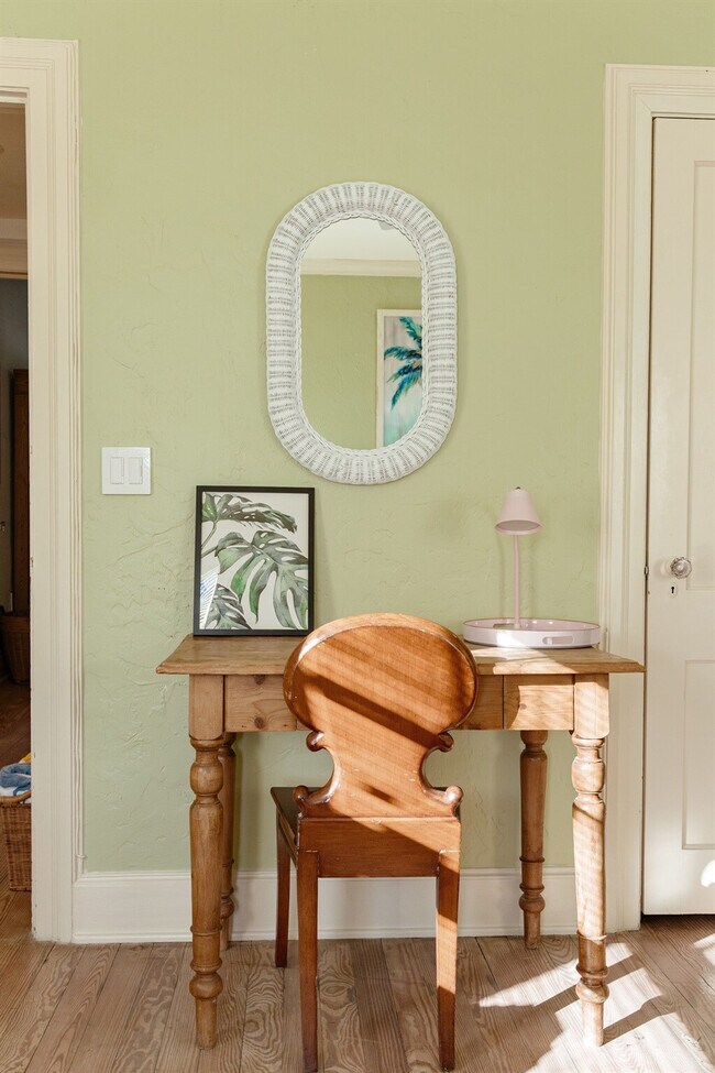 Building Photo - 519 28th St