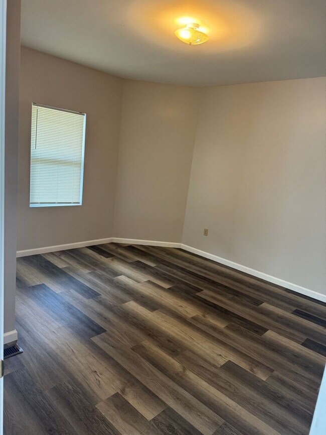 Building Photo - Modern 2 bedroom with office in West Sprin...