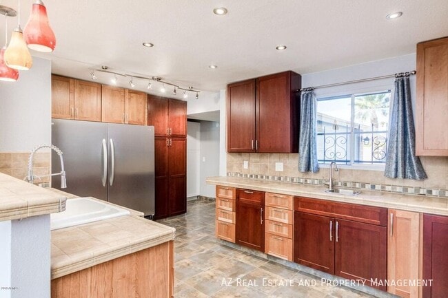 Building Photo - 2019 N 66th St