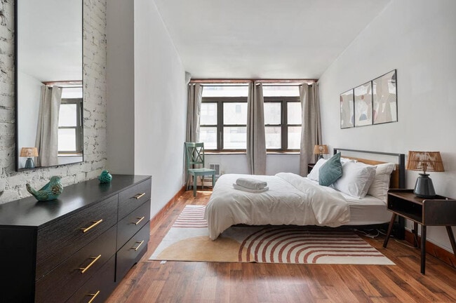 Building Photo - 247 W 29th St