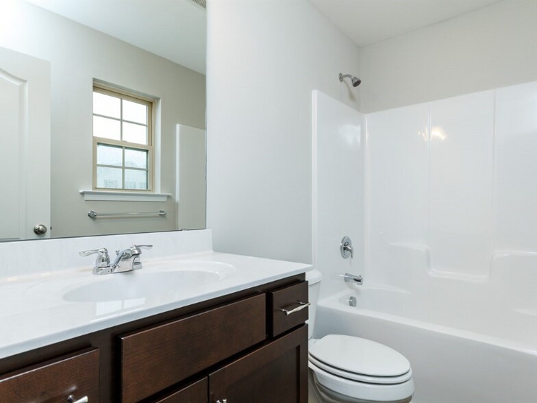 Building Photo - 1421 Tamarino Dr