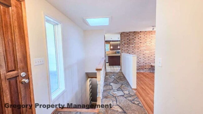 Building Photo - 10803 NE 111th Pl