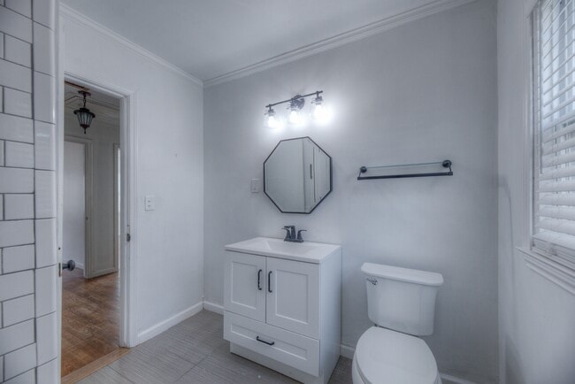 Building Photo - 1223 E 31st St