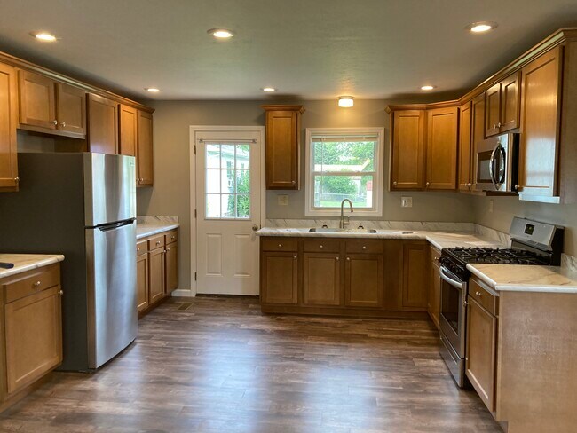 Building Photo - 135 Locust St