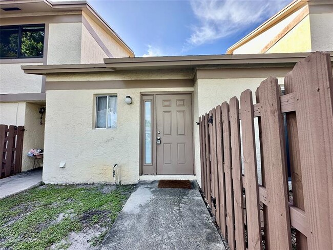 Building Photo - 10875 NW 29th Manor