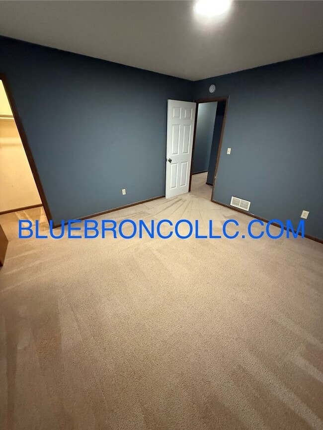 Building Photo - This one will go fast, marvelous 3 bedroom...