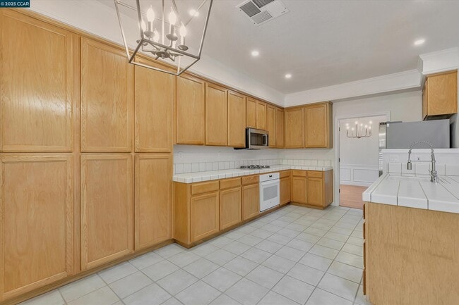 Building Photo - 4719 Golden Bear Dr