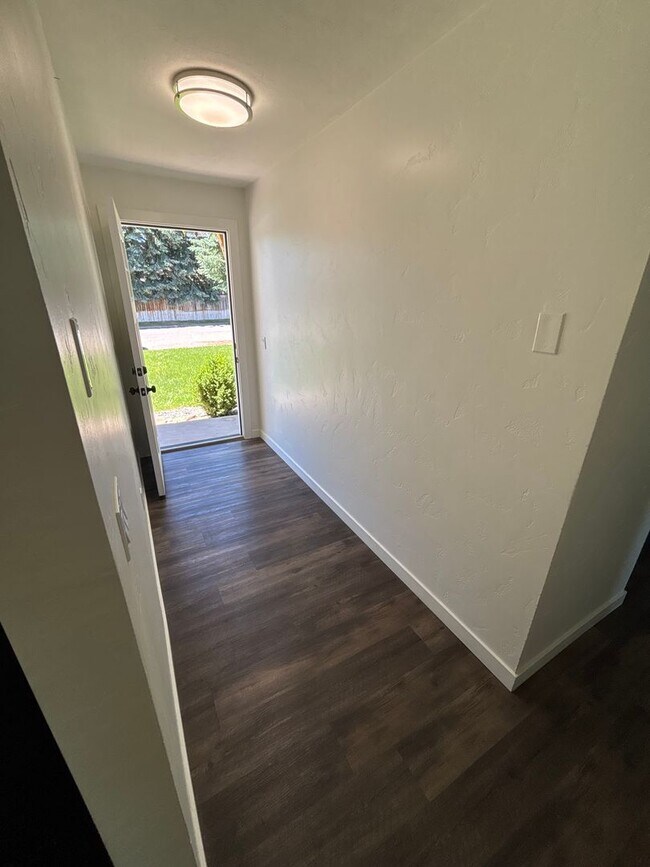Building Photo - Charming 3 Bed, 1 Bath Home in Idaho Falls!