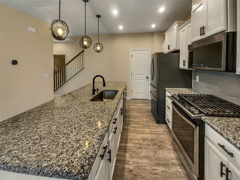 Building Photo - 11052 Chalkbark Ln