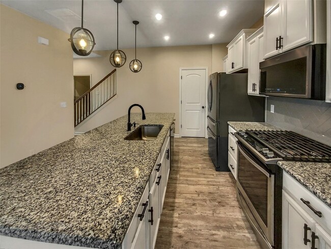 Building Photo - 11052 Chalkbark Ln
