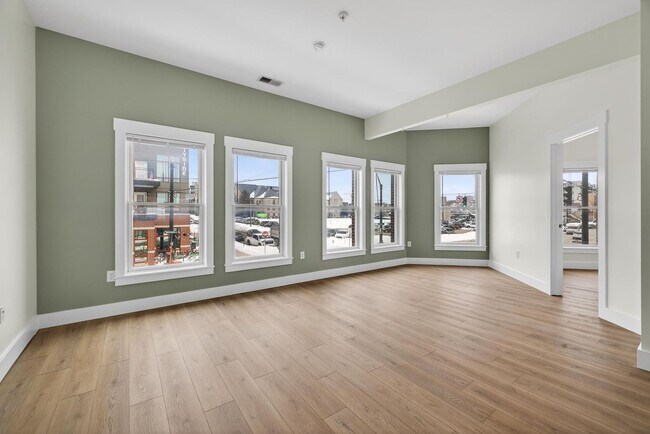 Building Photo - 116 E 3rd St