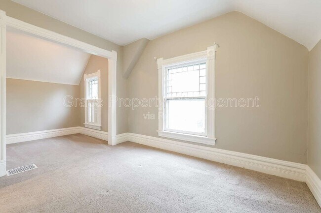 Building Photo - 212 W Irvington Pl