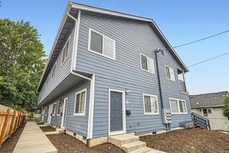 Building Photo - 4783 NE 108th Ave