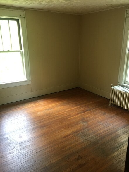 Bedroom 4 - 922 College Ave
