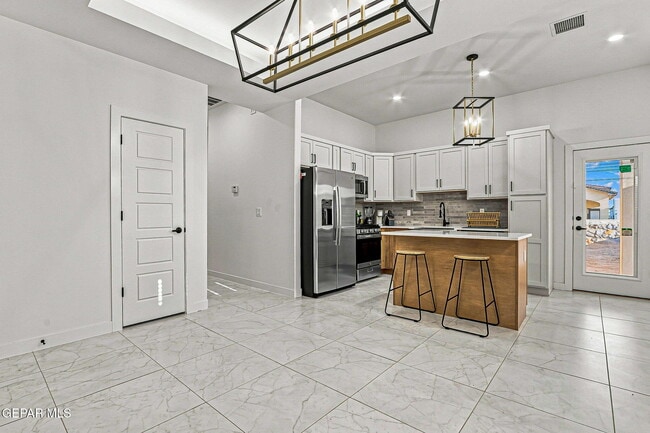 Building Photo - 7420 Norte Vly Ln