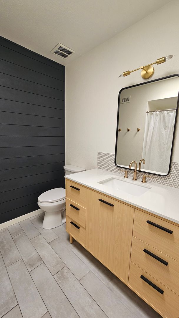 Building Photo - This is a must-see chic and updated townho...
