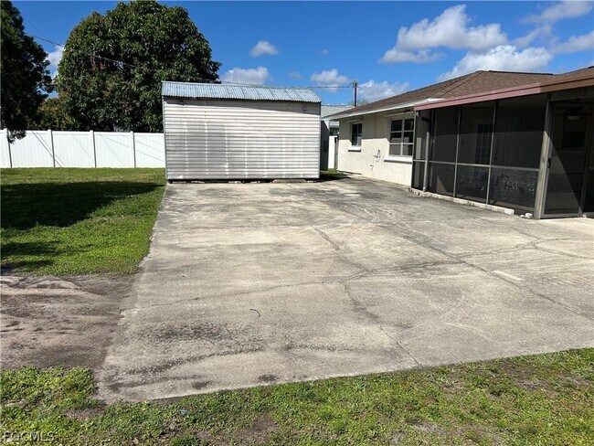 Building Photo - 2128 SE 4th St