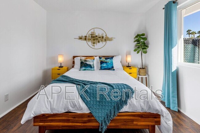 Building Photo - 980 N Buttonwillow Cir