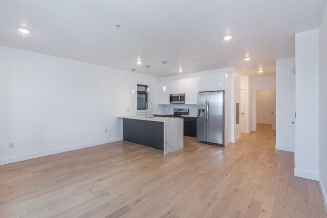 Building Photo - 7505 Park Ave