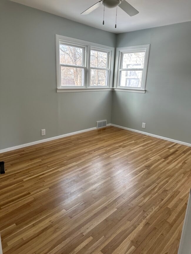 Building Photo - 1305 5th St S