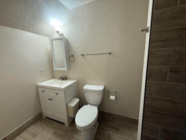 Building Photo - 926 S Lipona Rd
