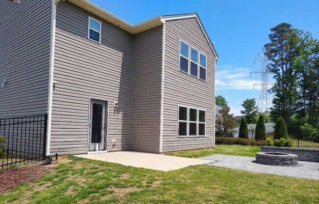 Building Photo - Beautiful home located in the Upper Riverpointe Community in Charlotte !