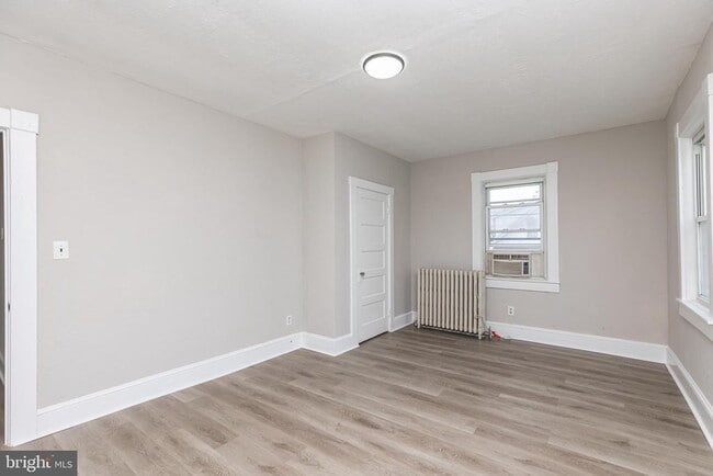 Building Photo - 17 2nd Ave