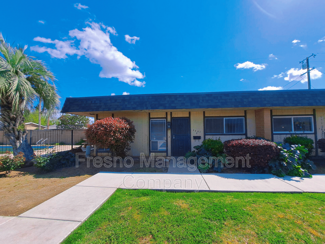 Building Photo - 3051 N West Ave