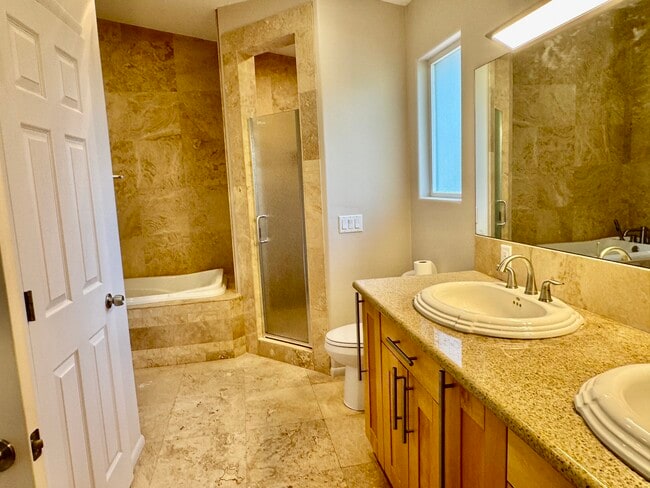 Building Photo - 120 Carol Canyon Dr