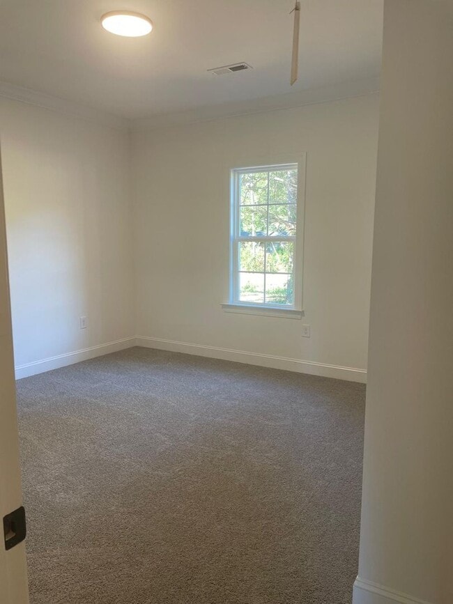 Building Photo - 205 Martingale Dr
