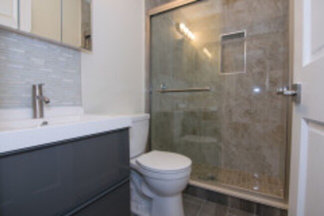 Building Photo - This is a steal for a 3 bed 2 bath in BROOKLINE!!!