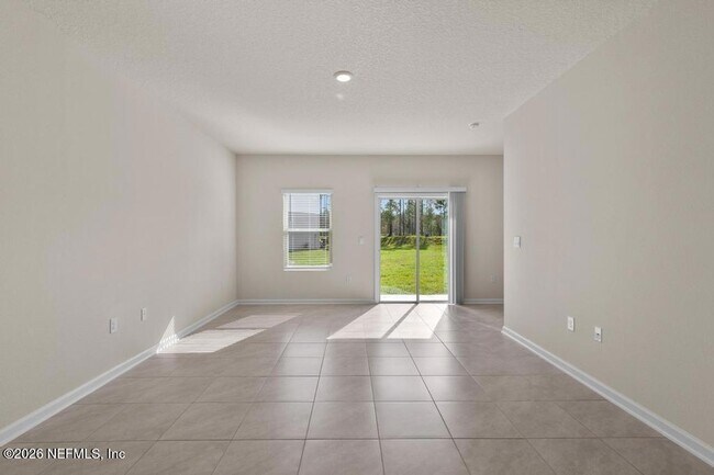 Building Photo - 21 Temple Dr