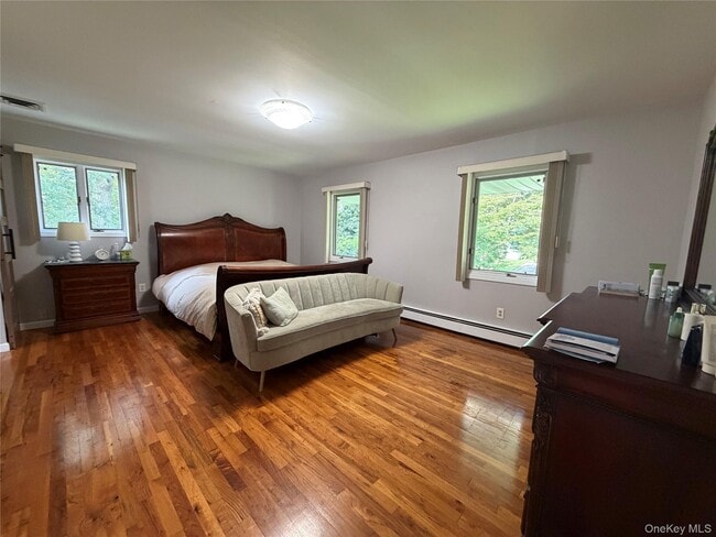 Building Photo - 8 Tree Hollow Ln