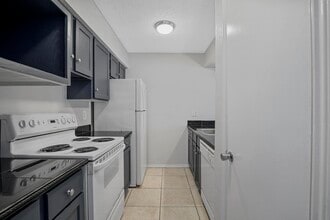 Building Photo - Village Oaks